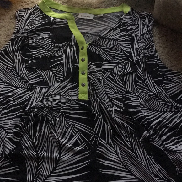 Avenue Tops - FIRM PRICE - Beautiful tank blouse